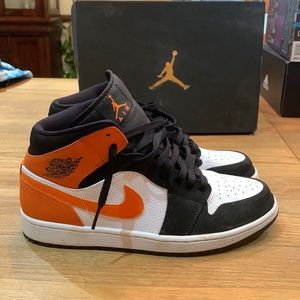 Jordan 1 Mid-shattered backboards